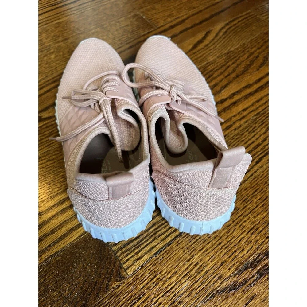 Twisted Womens Stretch Light Pink Knit Running Sneakers Tennis Shoes Size 8.5